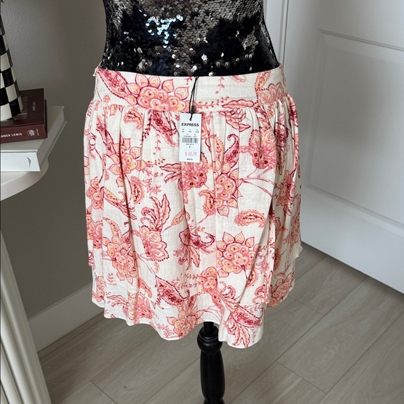 Express Pink and Cream Floral Mini Skirt - Picture 3 of 4